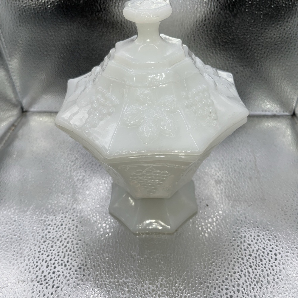 Vintage Anchor Hocking Fire King Milk Glass Candy Dish with Lid Grape Design - Picture 7 of 14